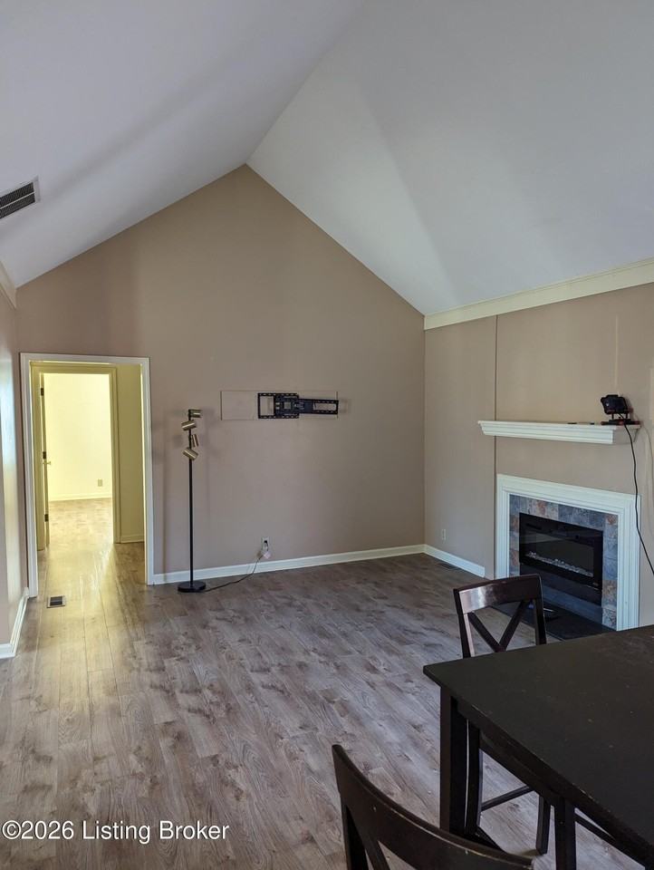 7605 New La Grange Rd - Photo 3 of 21