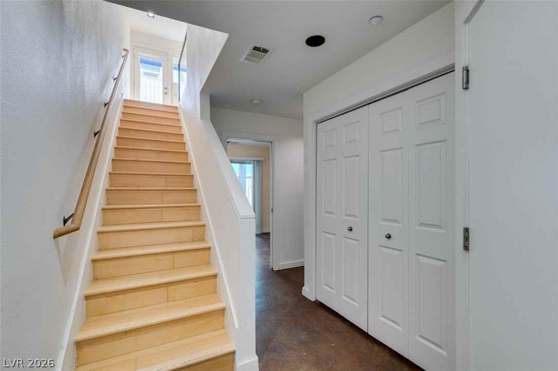 1130 E Carson Ave - Photo 3 of 47