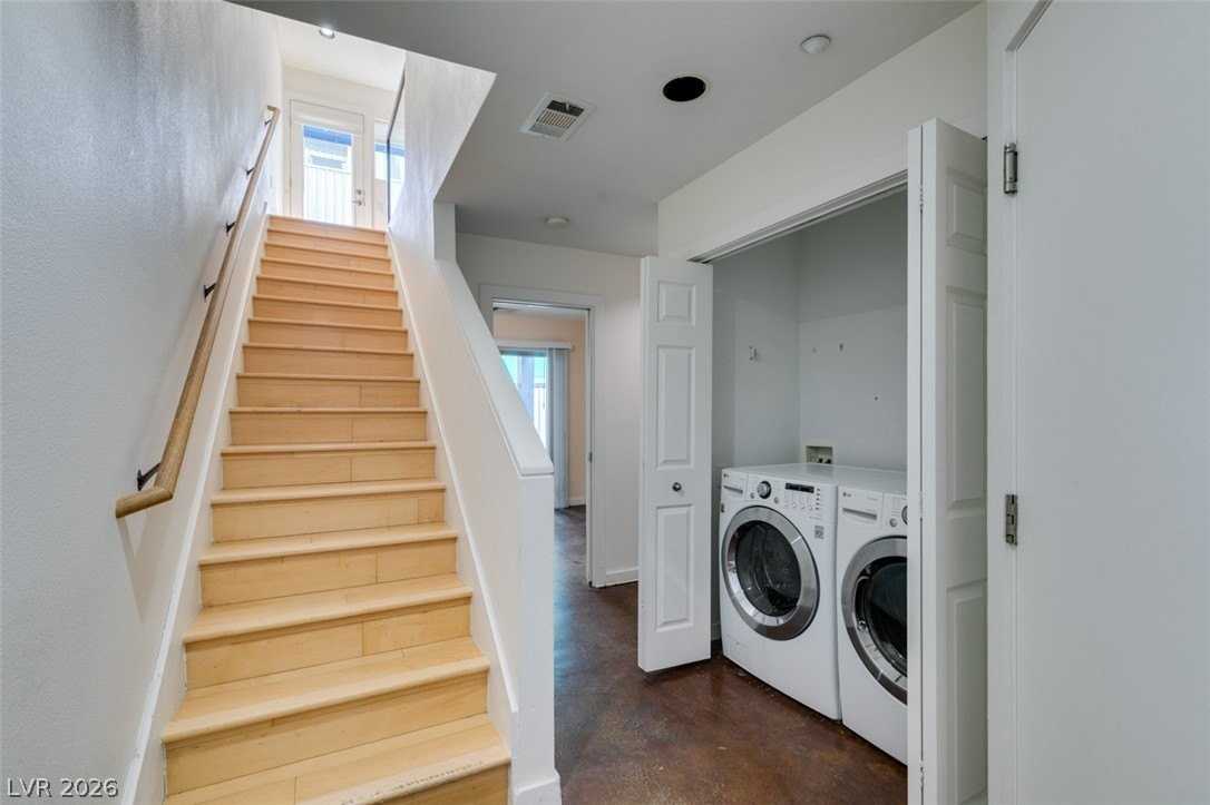 1130 E Carson Ave - Photo 4 of 47