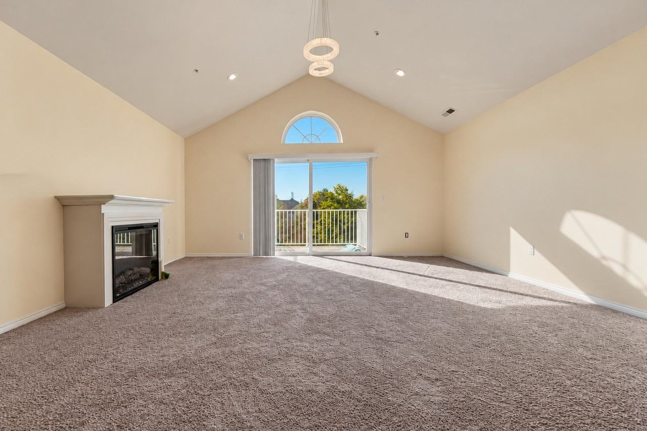 45694 Aragon Ln - Photo 3 of 30