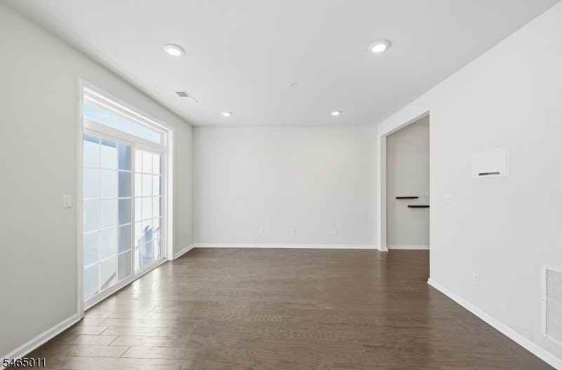 1424 Hudson Cir - Photo 4 of 29