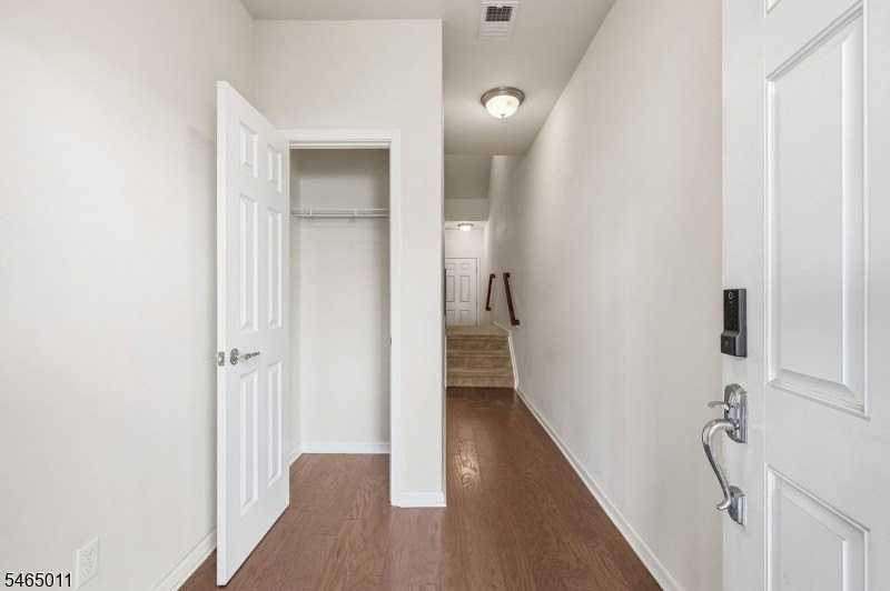 1424 Hudson Cir - Photo 6 of 29