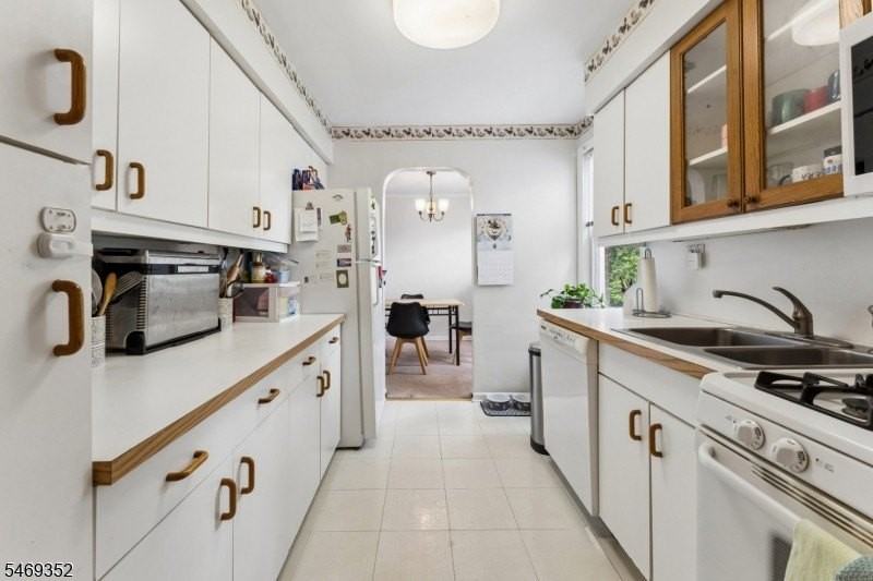 23 Park Ct #88 - Photo 2 of 12