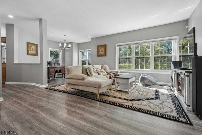 1602 Northcrest Ter - Photo 3 of 28