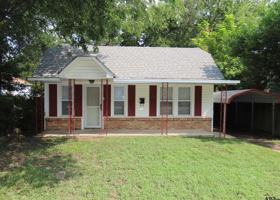 featured image of 420 E Lake St