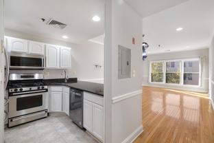 84 Adams St #4H - Photo 1 of 1