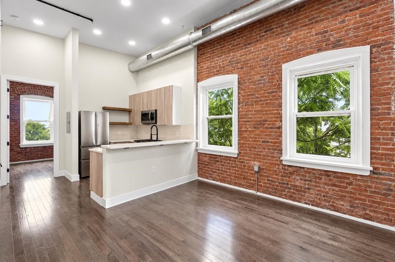 21 W 20th St #205