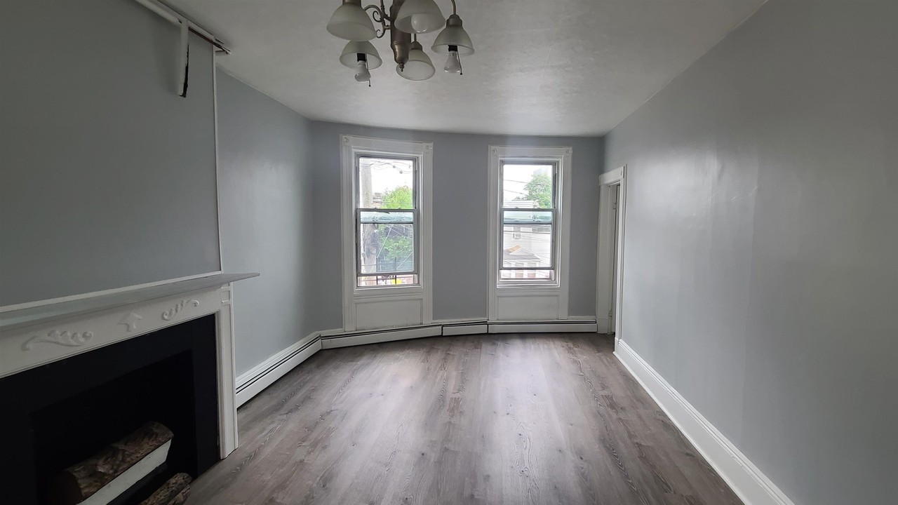 302 Summit Ave #2 - Photo 2 of 22