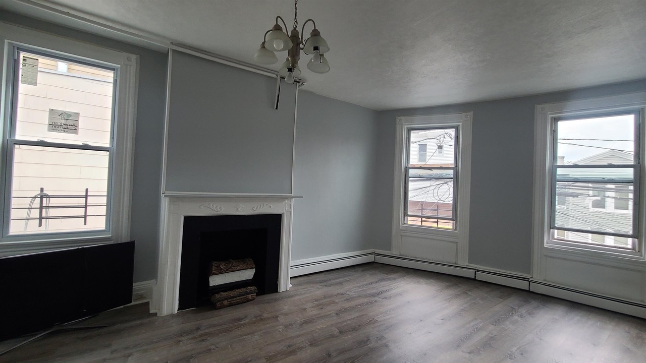 302 Summit Ave #2 - Photo 3 of 22