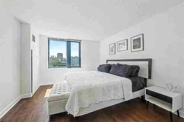526 Pacific Ave #605 - Photo 2 of 29