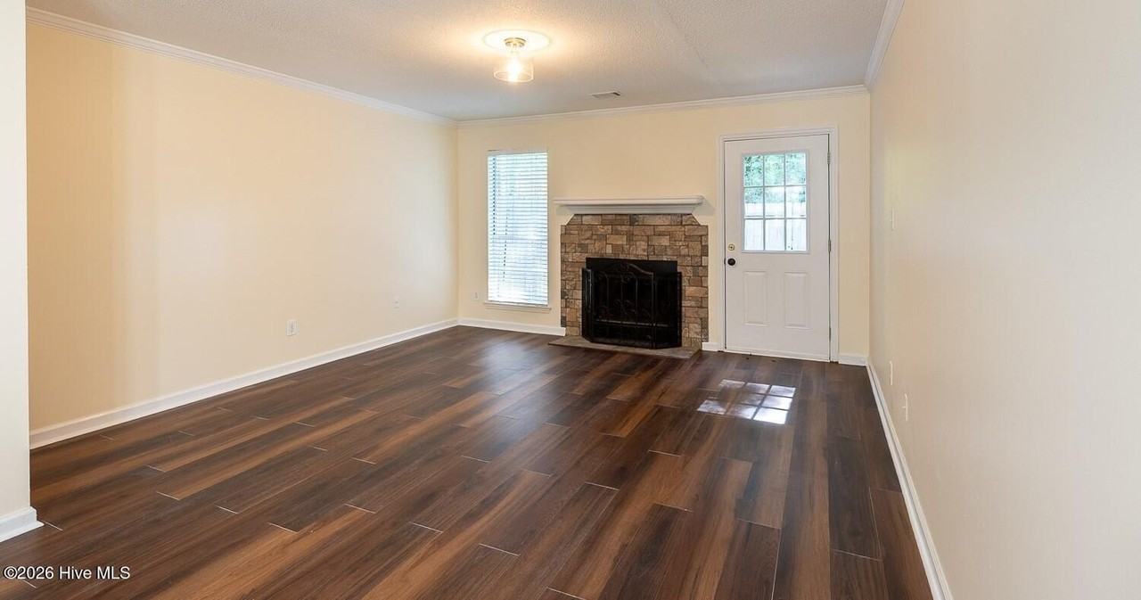 4714 Brookwood Dr - Photo 2 of 10