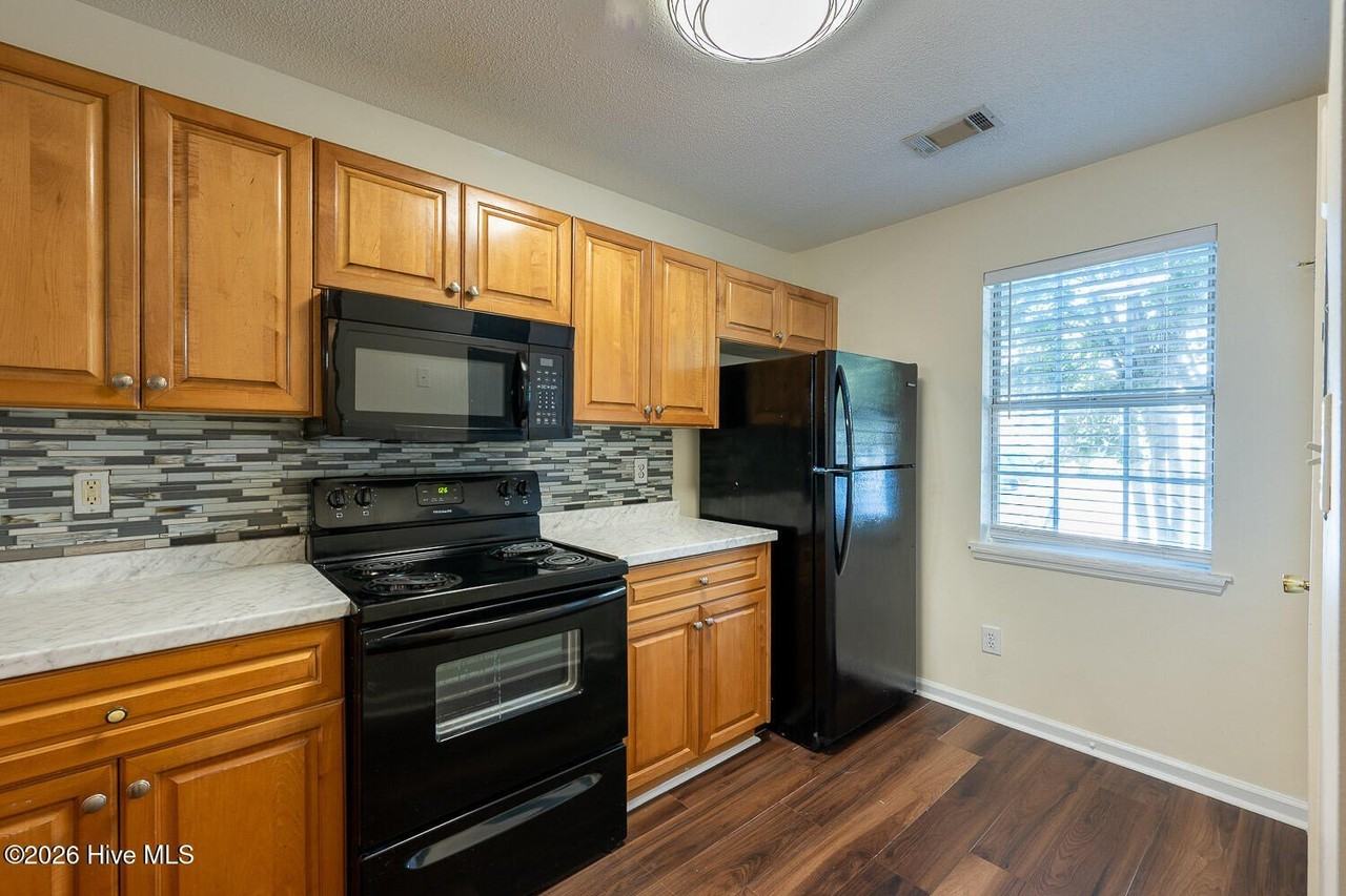 4714 Brookwood Dr - Photo 4 of 10