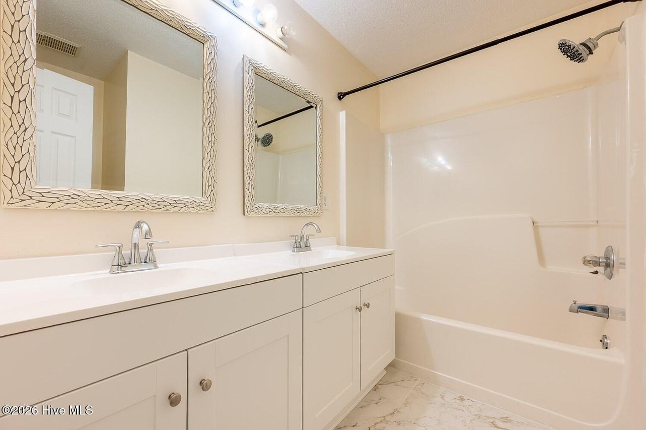 4714 Brookwood Dr - Photo 6 of 10