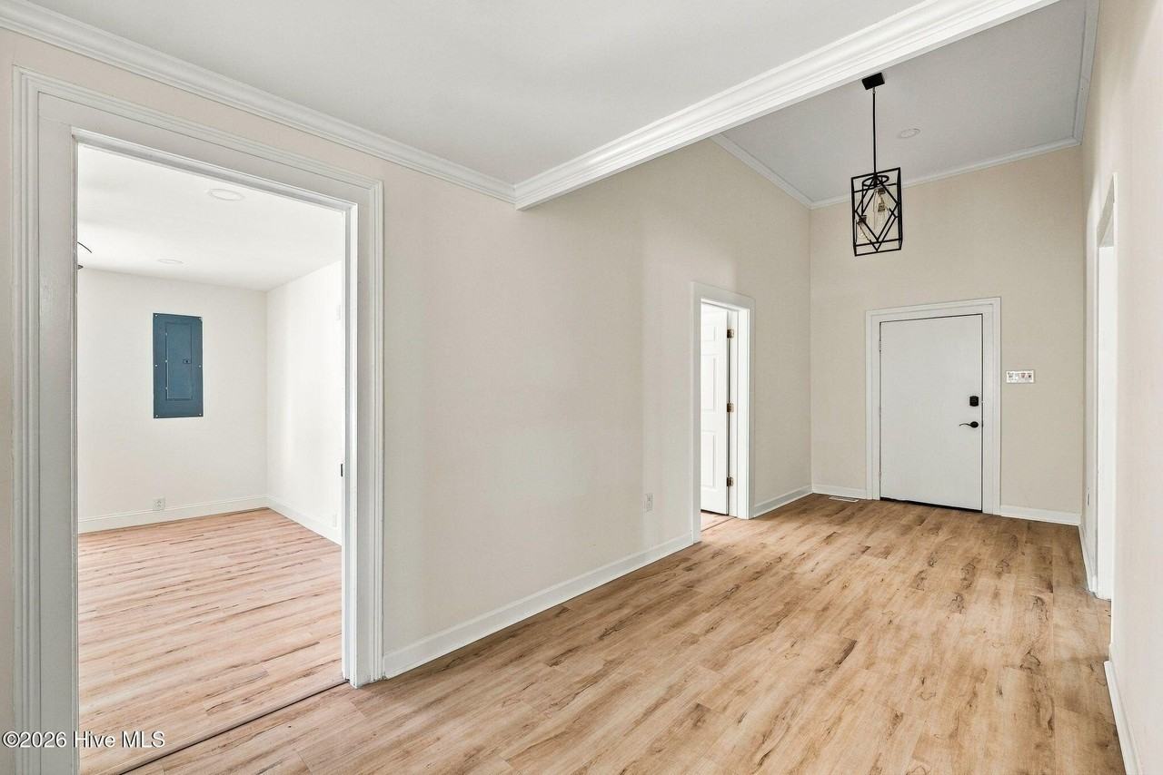 448 W Stewart St - Photo 5 of 32
