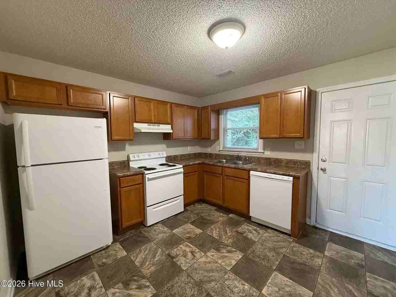 112 Stallion Dr - Photo 4 of 9