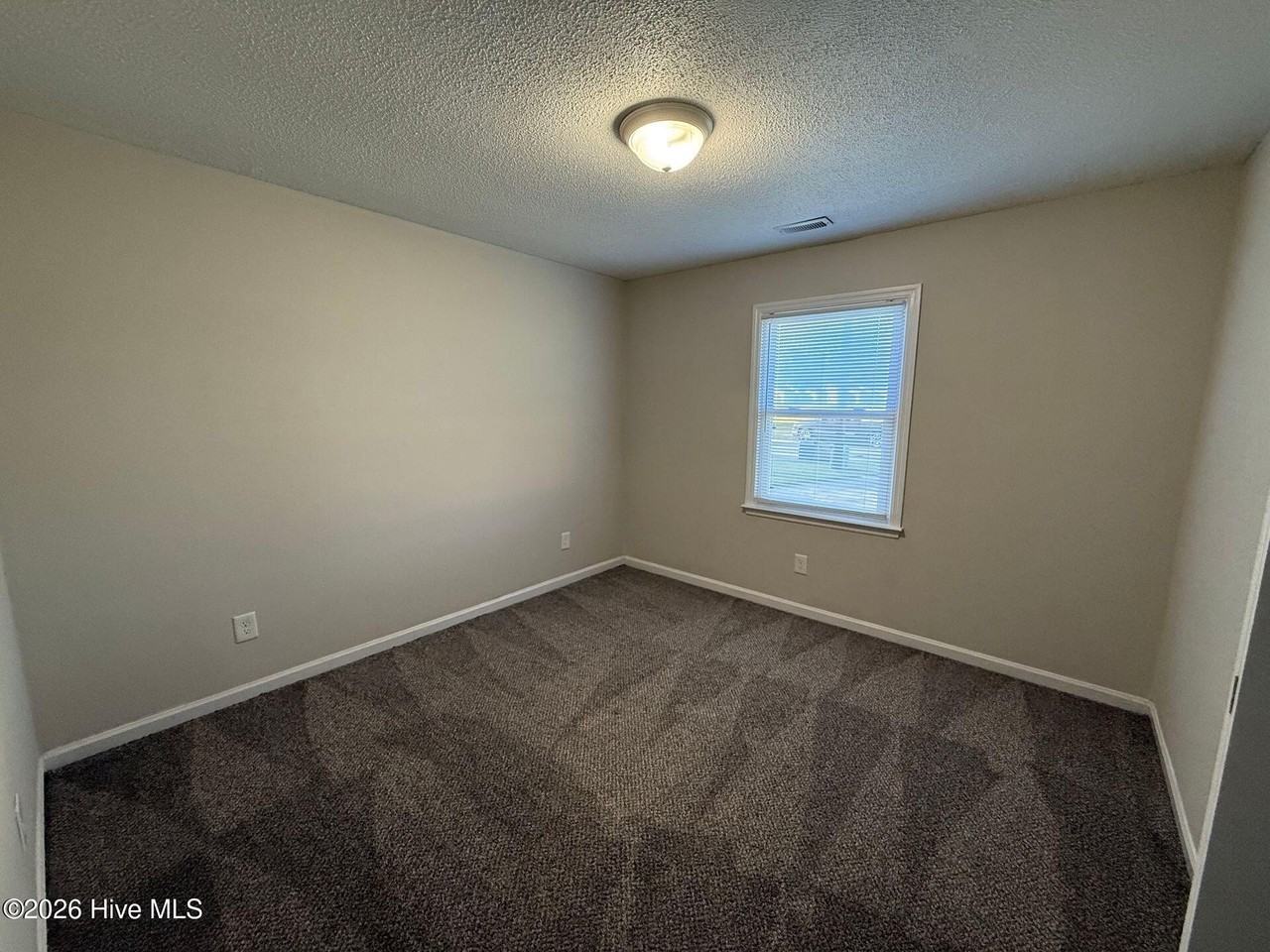 112 Stallion Dr - Photo 5 of 9