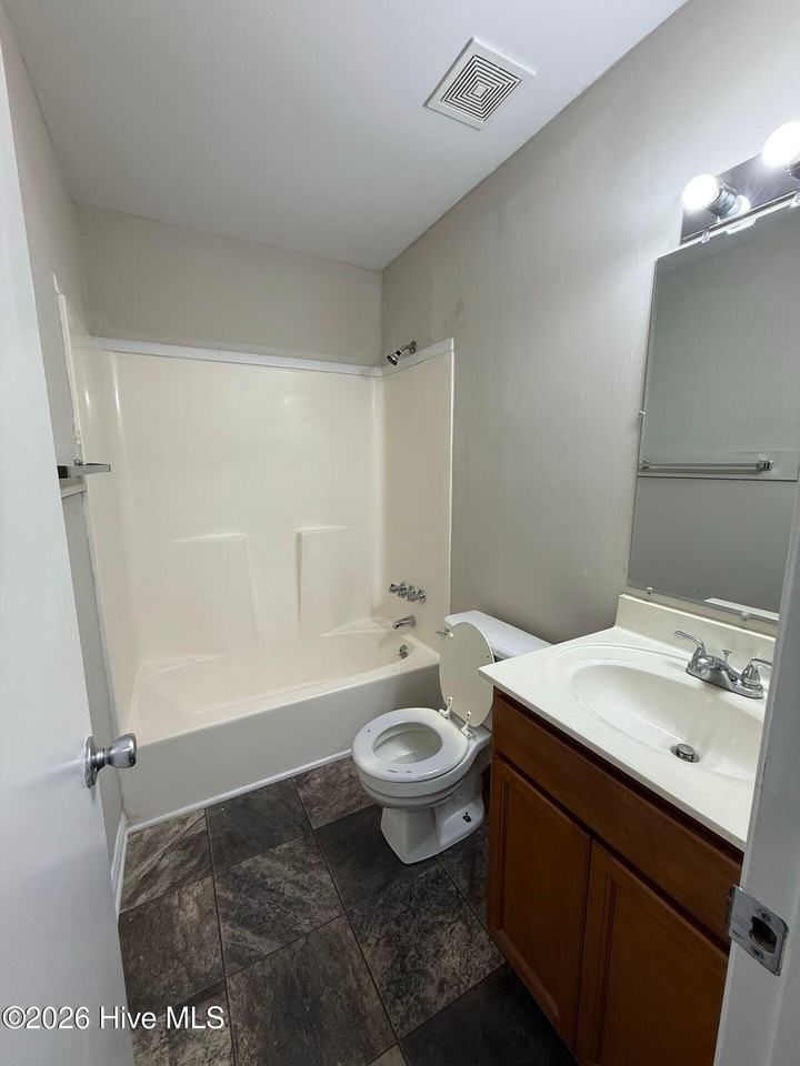 112 Stallion Dr - Photo 6 of 9