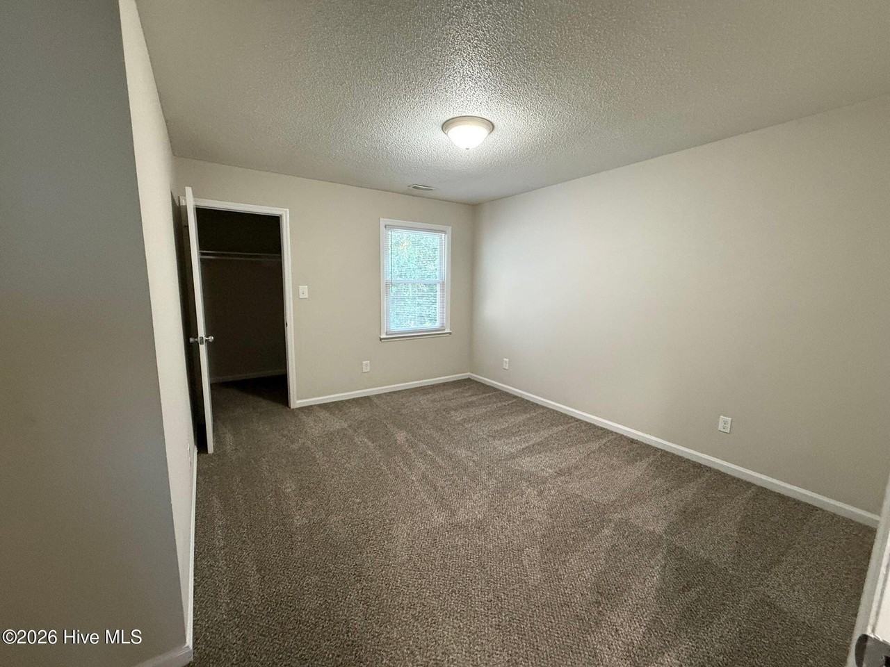 112 Stallion Dr - Photo 7 of 9