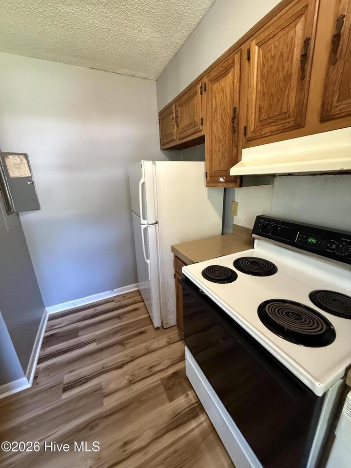906 Verdant Dr #B - Photo 6 of 13