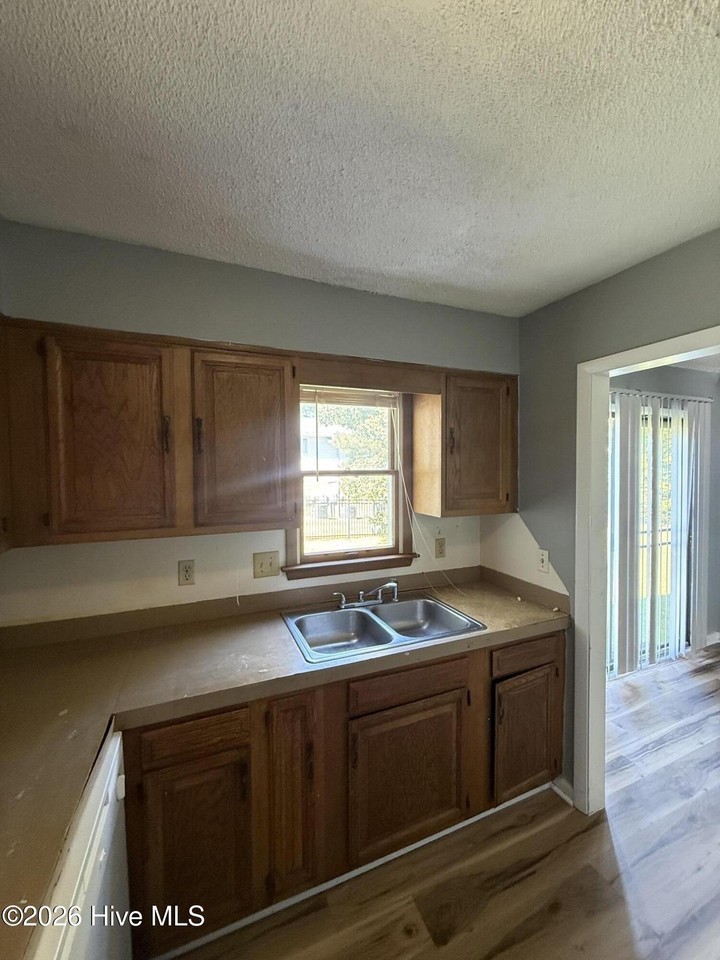 906 Verdant Dr #B - Photo 7 of 13