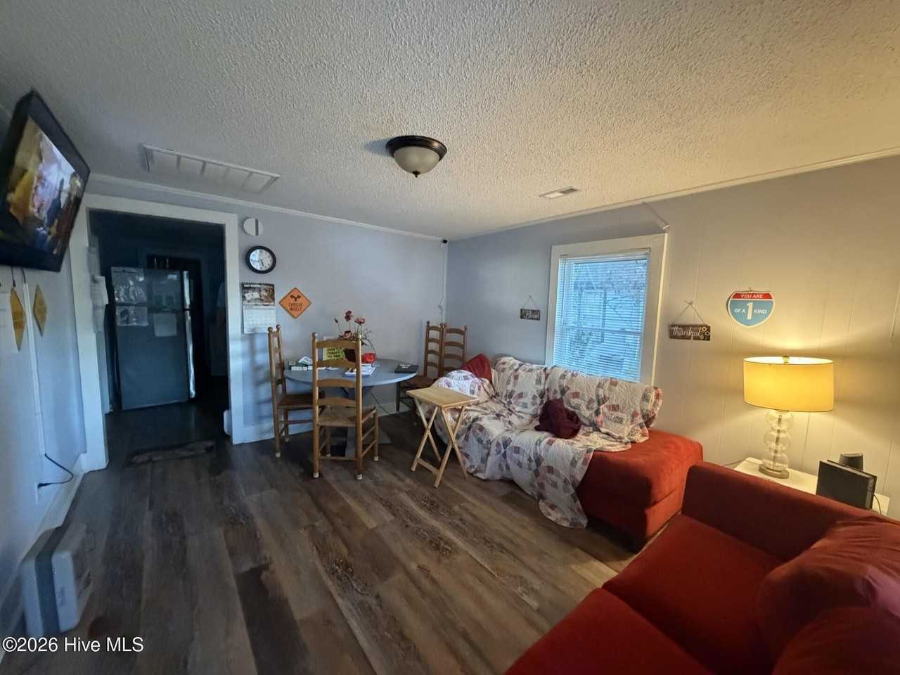 803 W Noble St - Photo 4 of 9