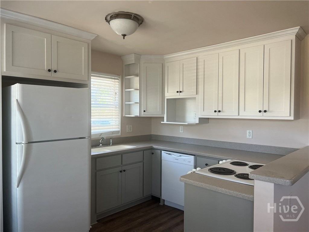 140 Strickland Ave - Photo 4 of 20