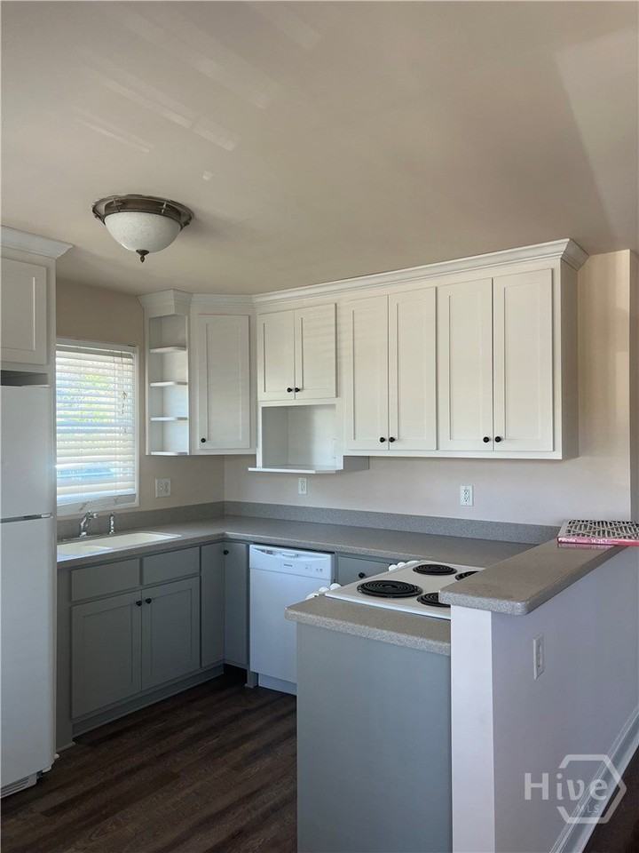 140 Strickland Ave - Photo 5 of 20