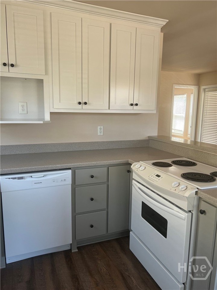 140 Strickland Ave - Photo 6 of 20