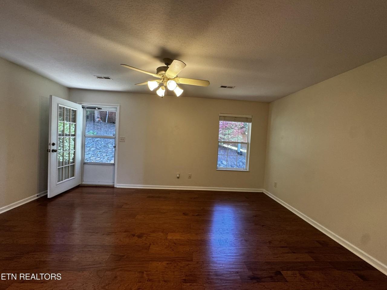 209 Timbercreek Way - Photo 3 of 18