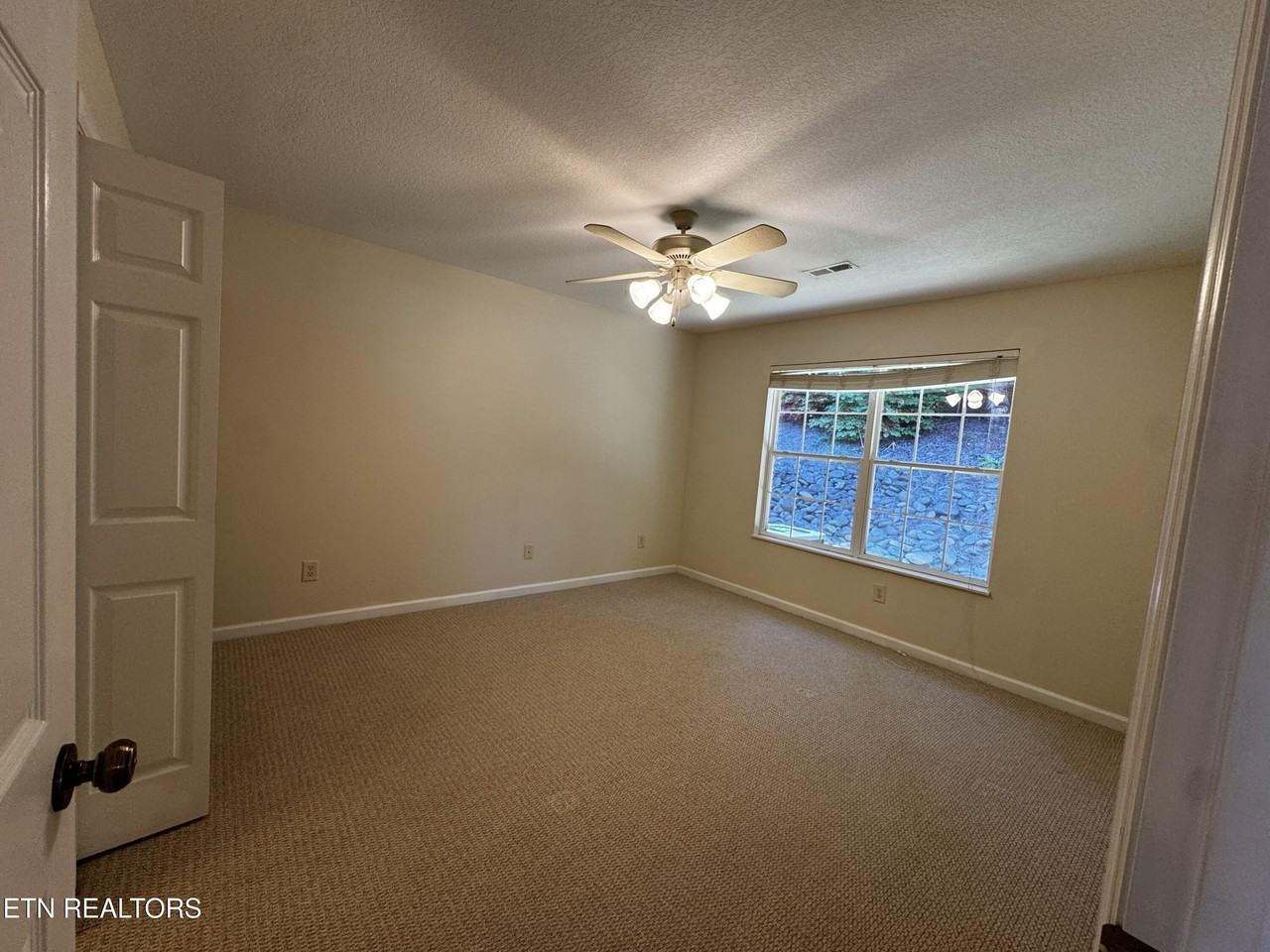 209 Timbercreek Way - Photo 7 of 18