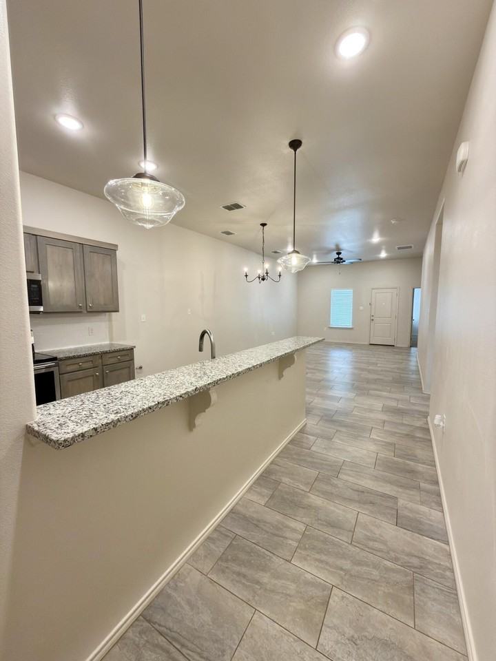 1140 N 7th St - Photo 4 of 29