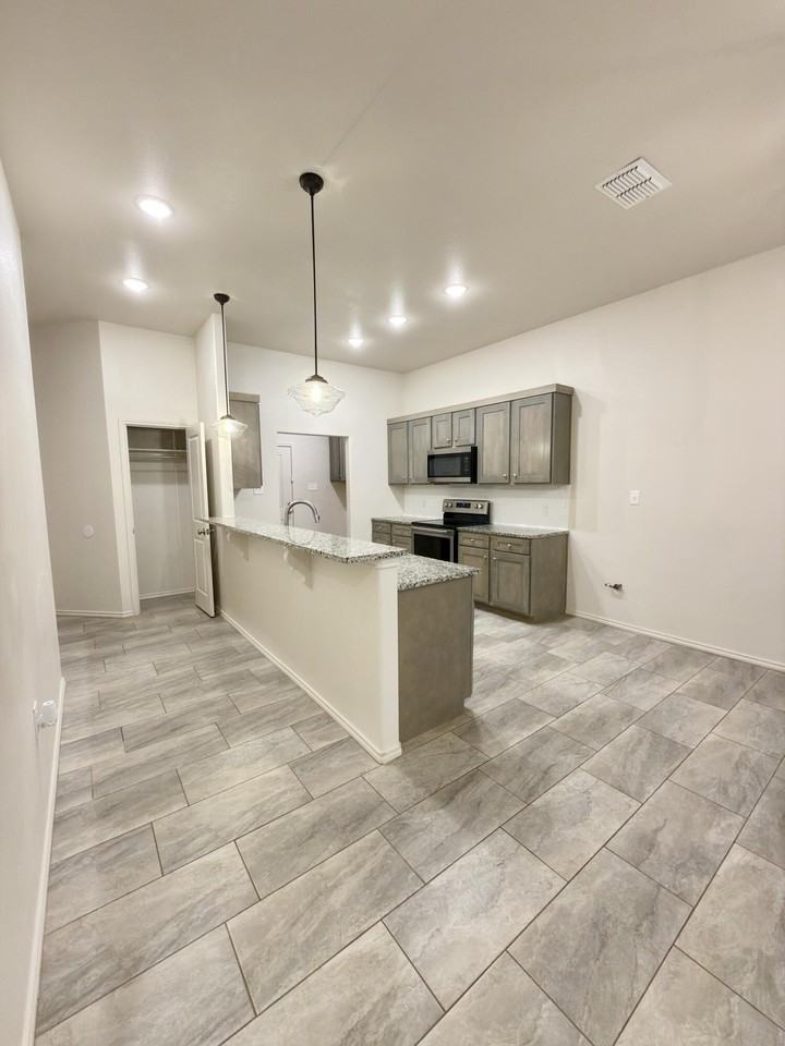 1140 N 7th St - Photo 5 of 29