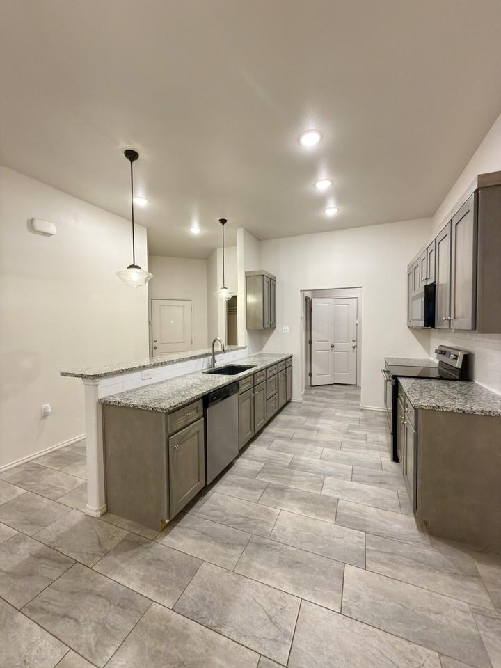 1140 N 7th St - Photo 6 of 29
