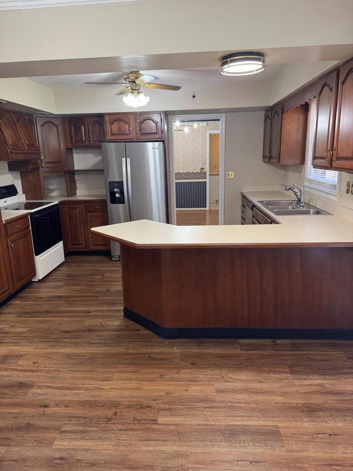 101 Djeddah Dr - Photo 4 of 15