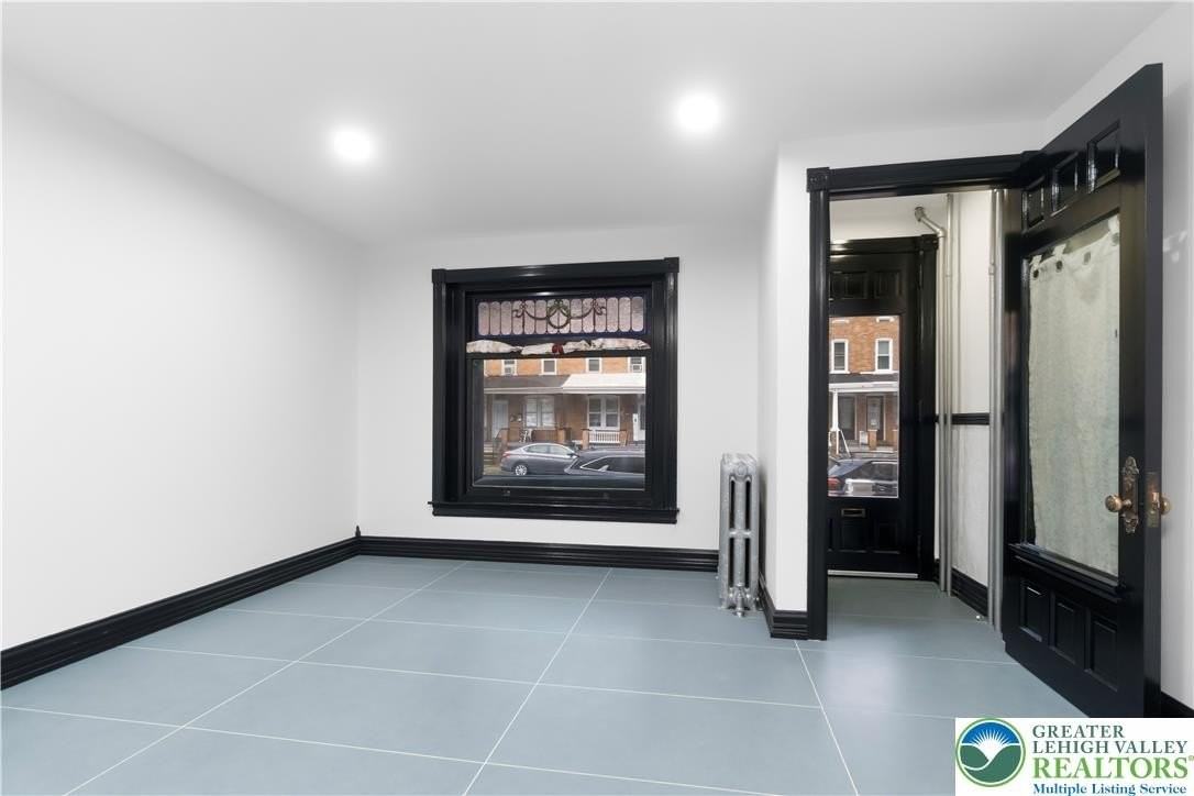 1341 Chew St - Photo 3 of 50