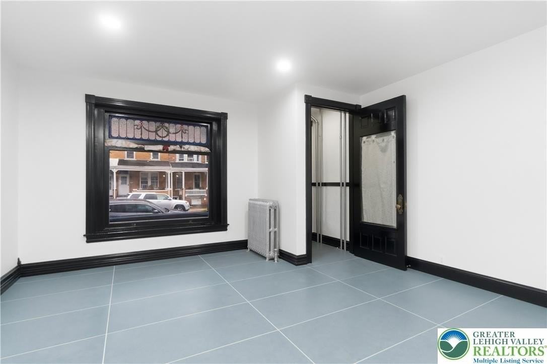 1341 Chew St - Photo 4 of 50