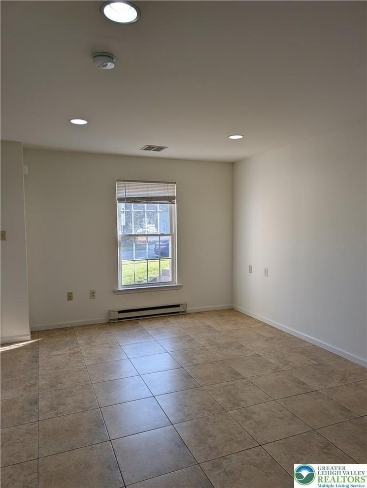1017 Devonshire Rd - Photo 4 of 15