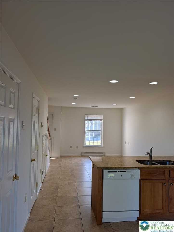 1017 Devonshire Rd - Photo 7 of 15