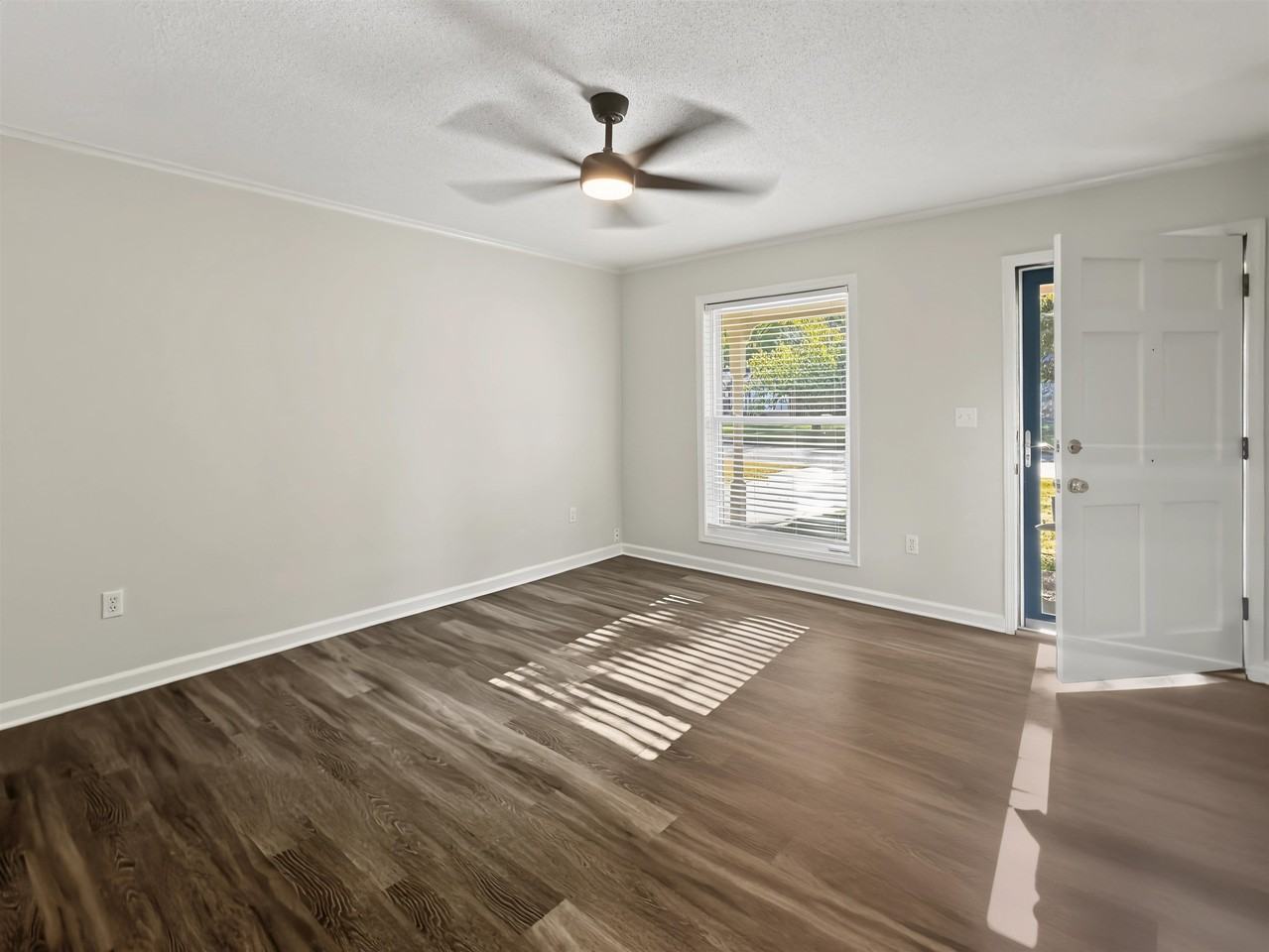 1019 Greencliff Rd - Photo 4 of 20