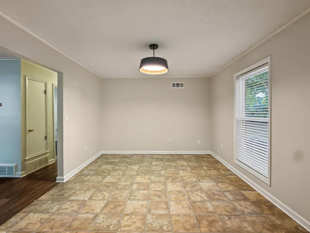 1019 Greencliff Rd - Photo 6 of 20