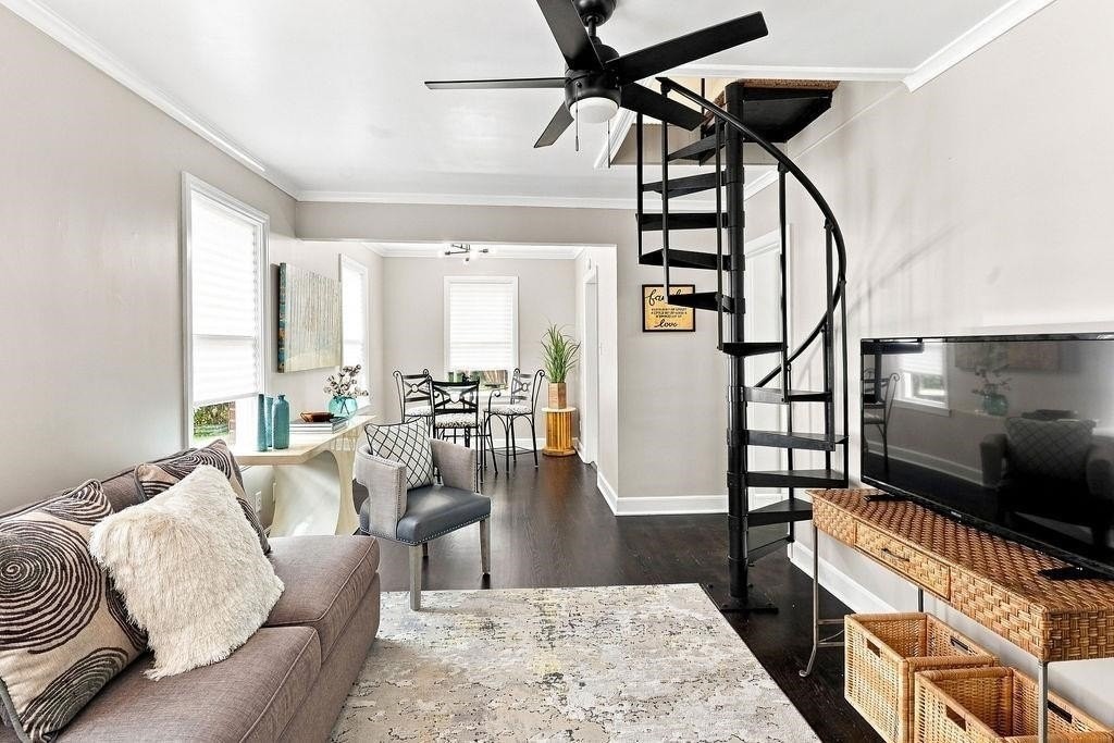 676 S Graham St - Photo 6 of 23