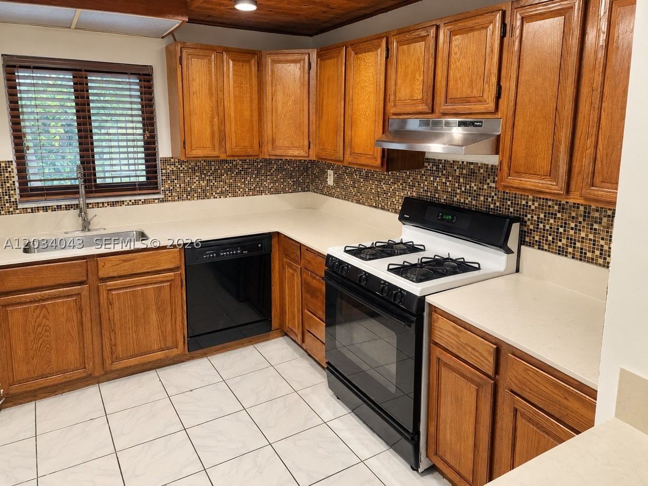6521 Sw 114th Ave - Photo 4 of 16