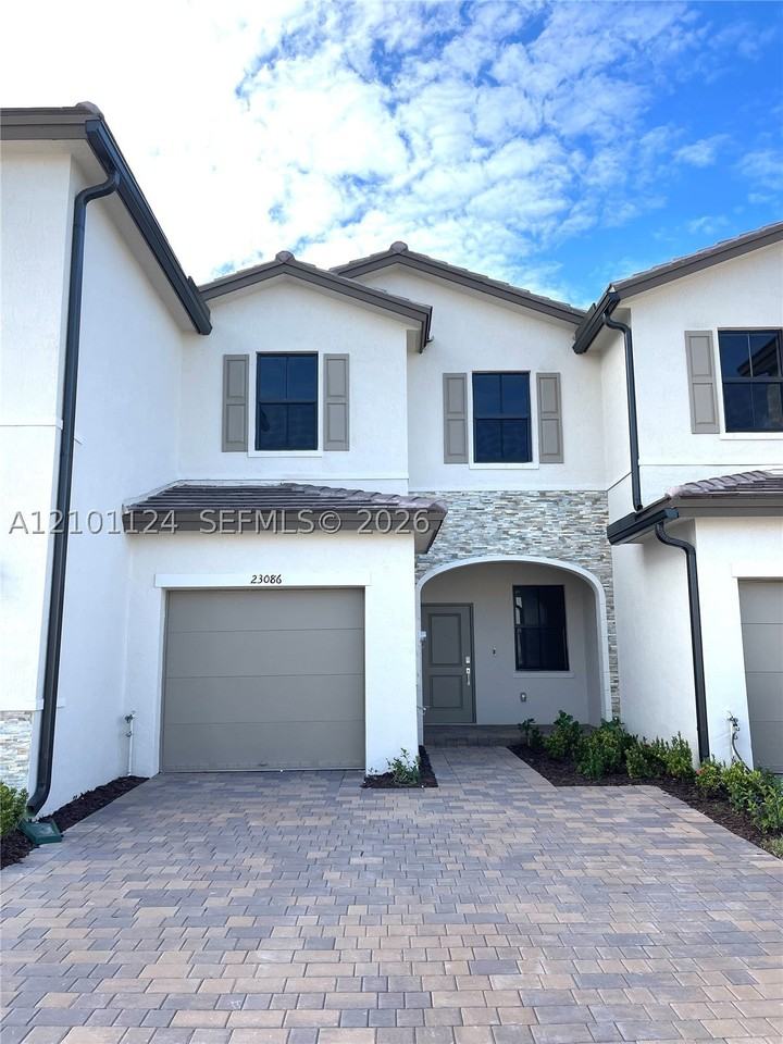 23086 Sw 128th Pl #23086 - Photo 2 of 24