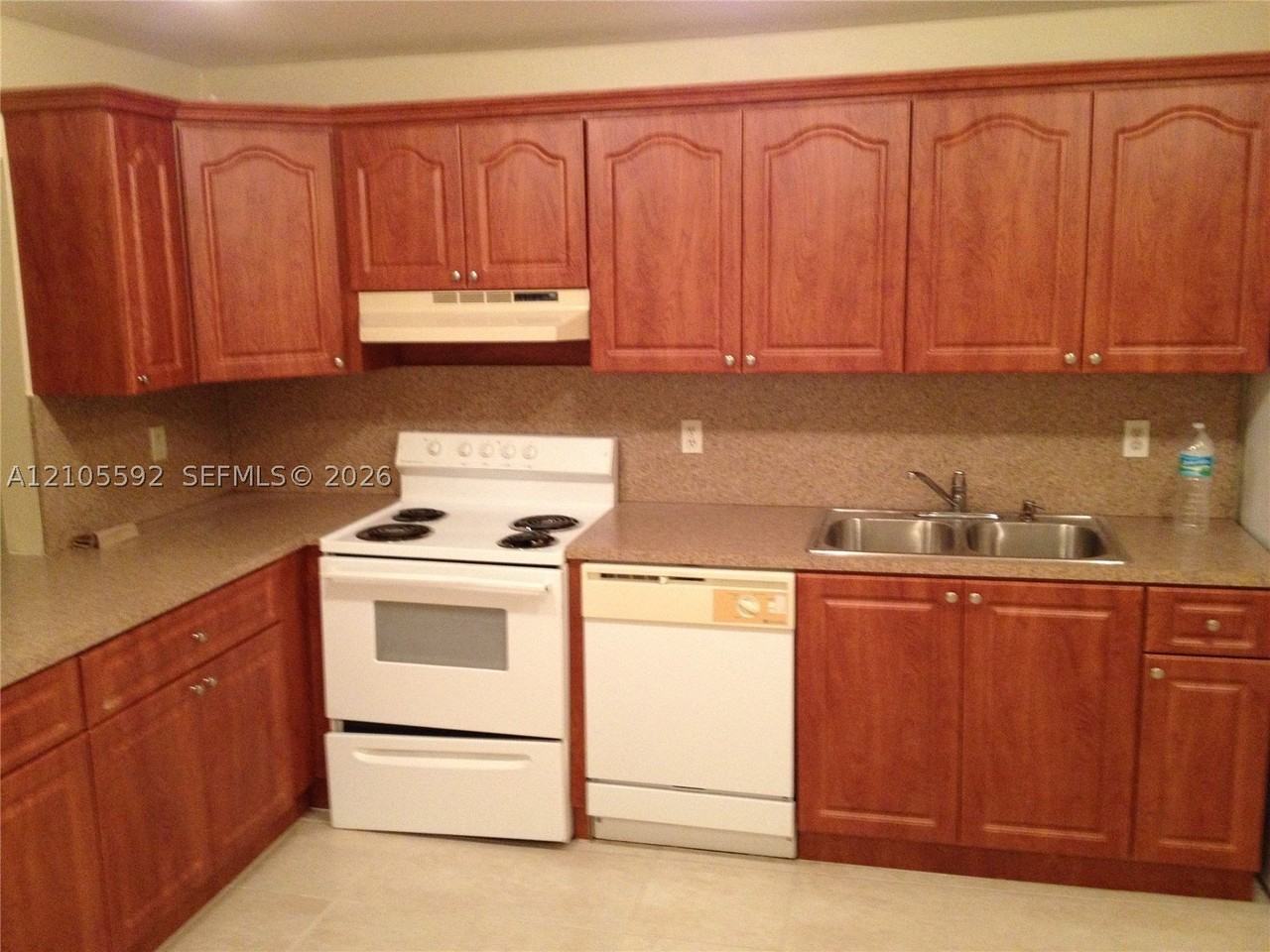 4464 Sw 51st St #B - Photo 3 of 15