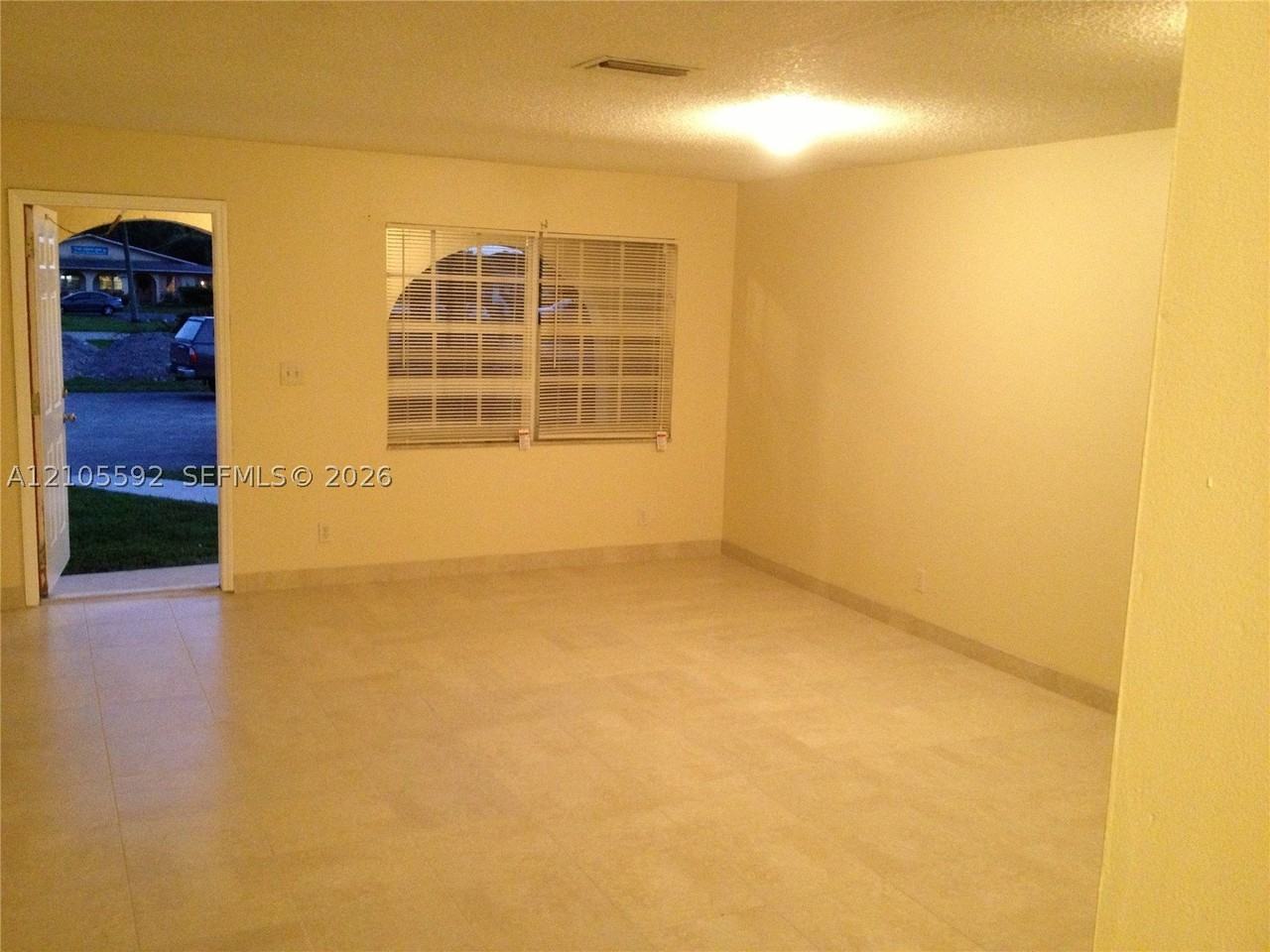 4464 Sw 51st St #B - Photo 4 of 15