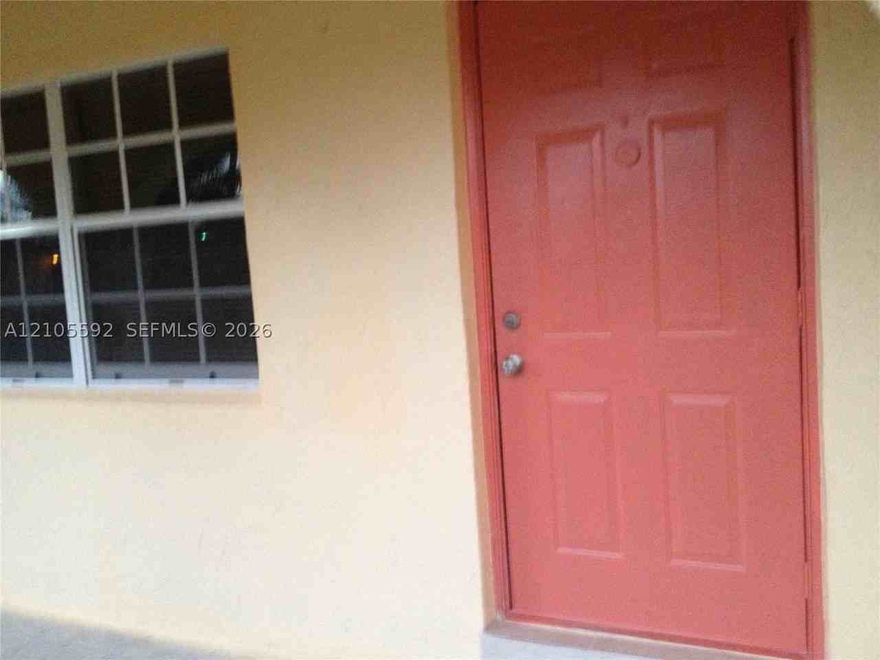 4464 Sw 51st St #B - Photo 5 of 15