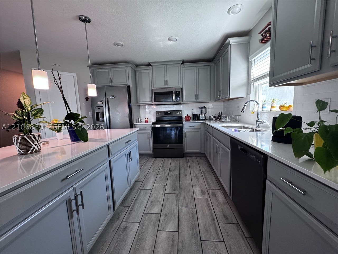 5137 Tanzanite Dr - Photo 2 of 20