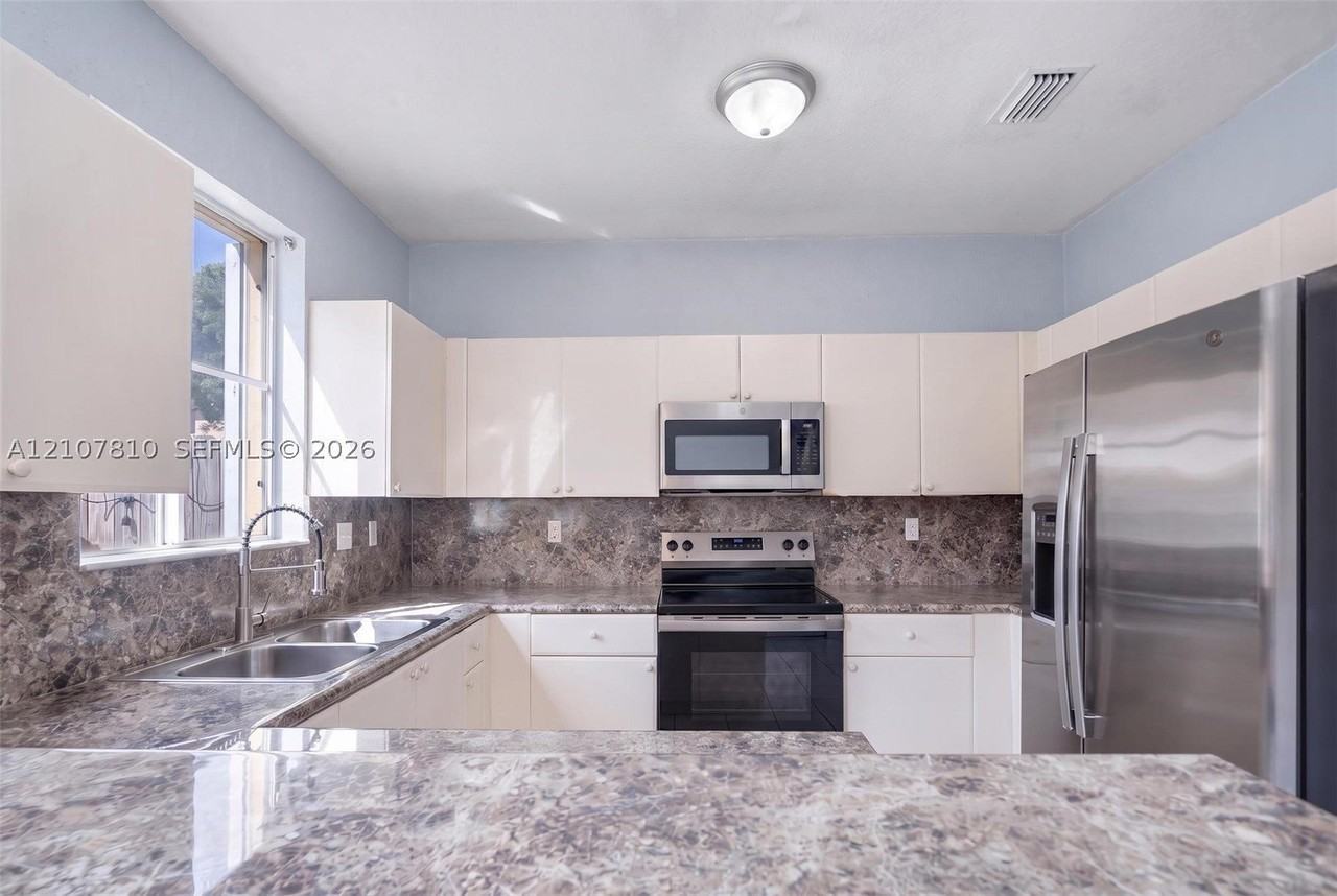 6940 Nw 177th St #P105 - Photo 7 of 39