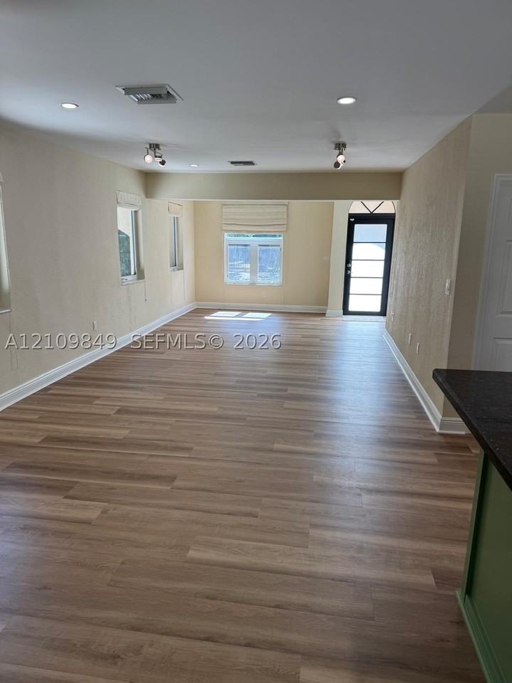 2319 Swanson Ave - Photo 3 of 14