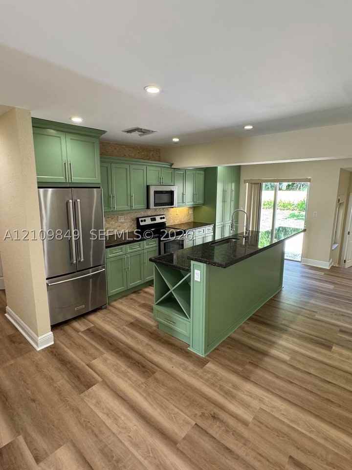 2319 Swanson Ave - Photo 4 of 14